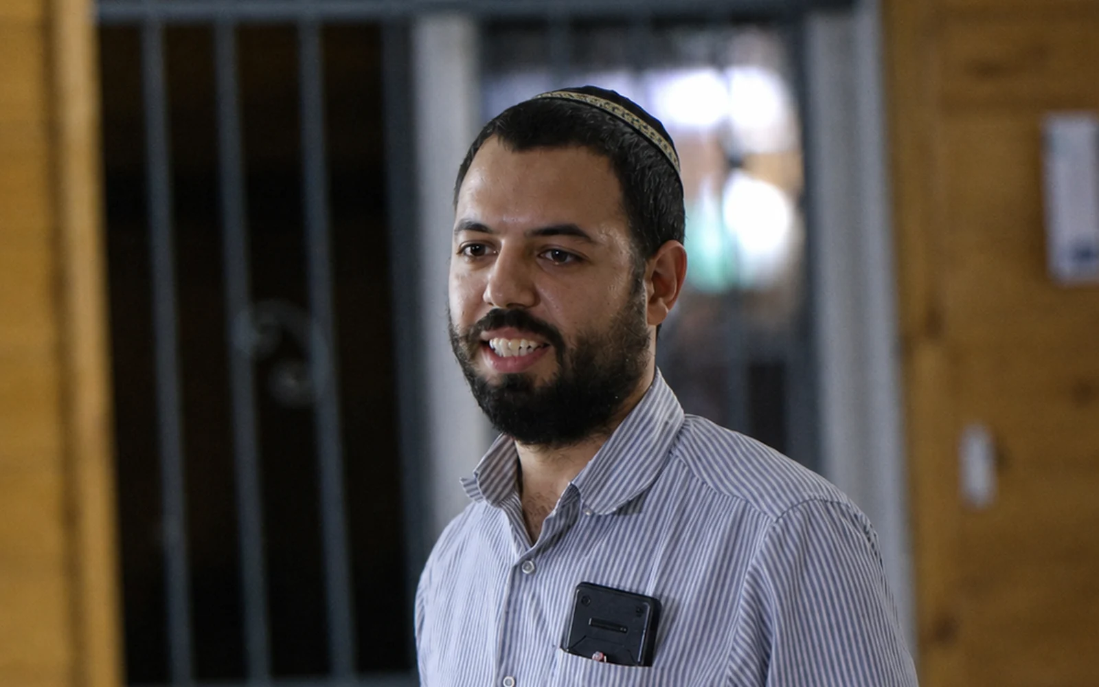 מלאכי גוטמן מרצה בהרצאה חיה על בינה מלאכותית לעסקים